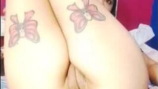Latina babe masturbates wet pussy until she cums - porn video